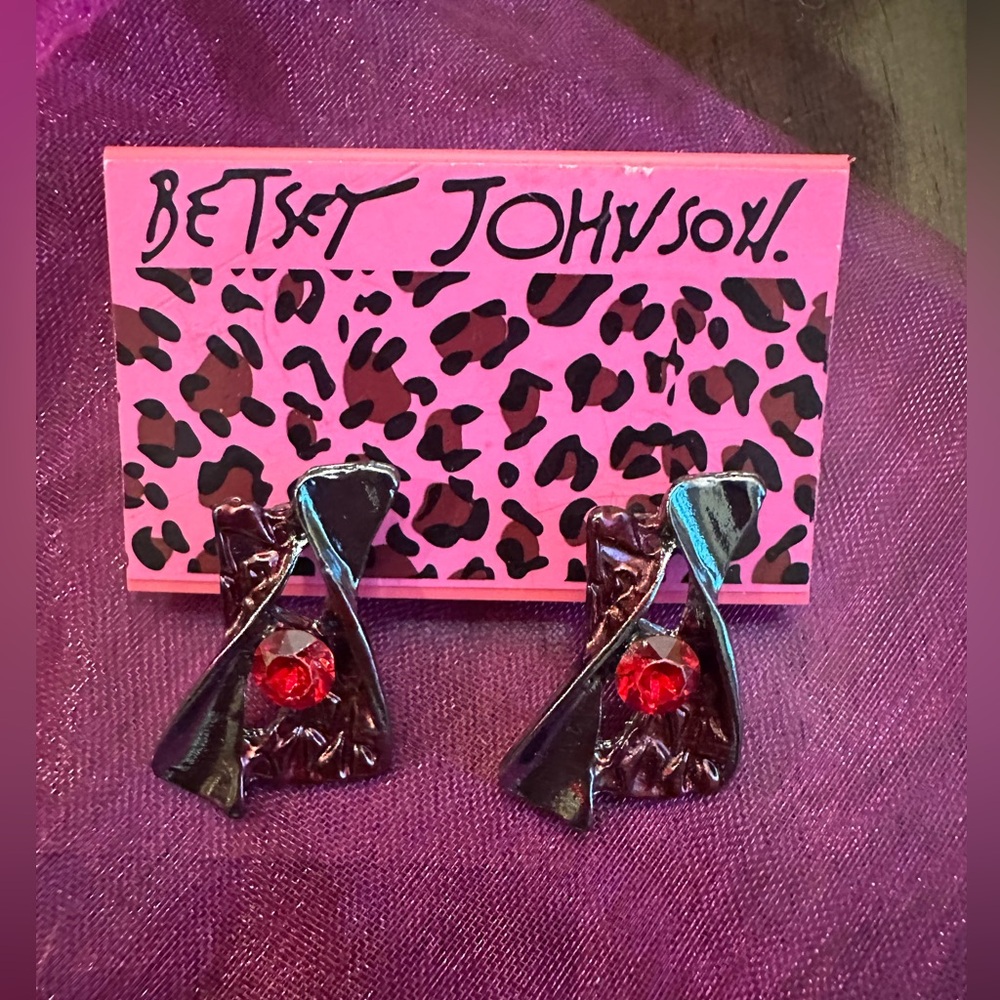 Betsey Johnson Red Rhinestone‎ Earrings NWT - Picture 3 of 3